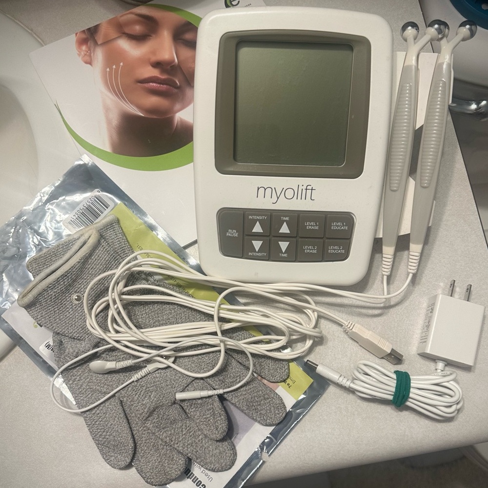 Facial Toning Device - White